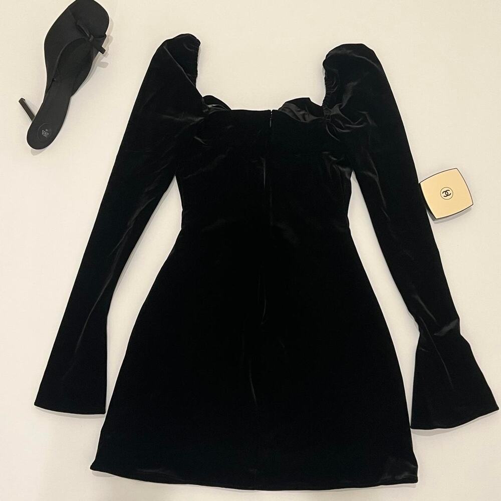 HOUSE OF CB 'Babydoll' Black Velvet Halter Mini Dress - Picture 3 of 6